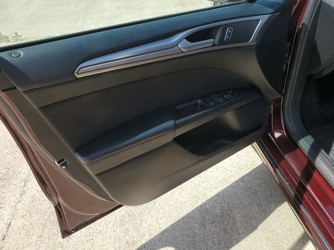 Used 2018 Ford Fusion SE w/ Fusion SE Technology Package FWD image 28