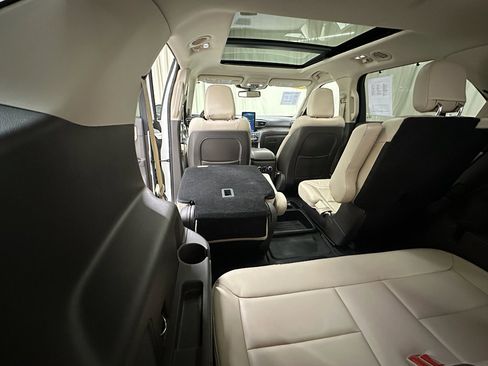 Used 2020 Ford Explorer Platinum w/ Premium Technology Package image 23