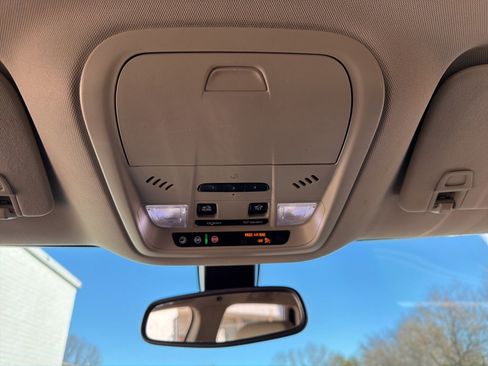 Used 2020 Buick Enclave Essence w/ Sport Touring Edition image 38