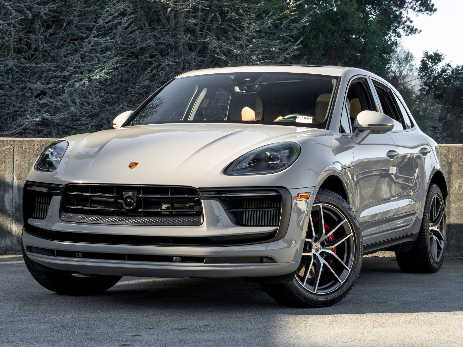 Certified 2023 Porsche Macan S AWD/4WD image 1