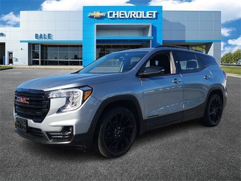 Used 2023 GMC Terrain SLT w/ Elevation Edition image 7