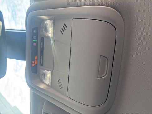 Used 2024 GMC Terrain SLE image 24