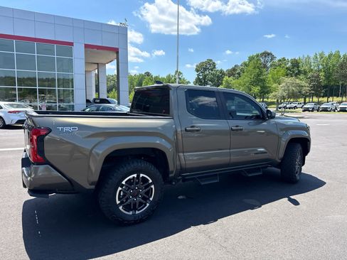 Used 2025 Toyota Tacoma TRD Sport AWD/4WD image 2