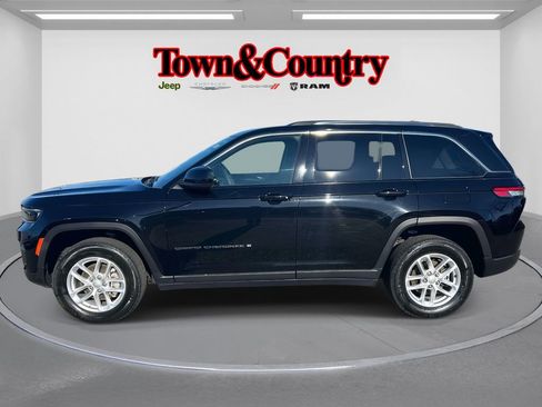 Certified 2023 Jeep Grand Cherokee Laredo image 7