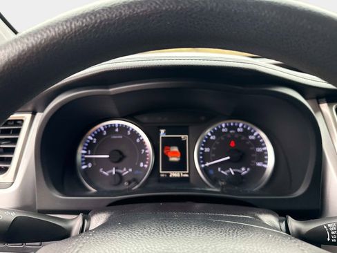 Used 2019 Toyota Highlander LE image 26