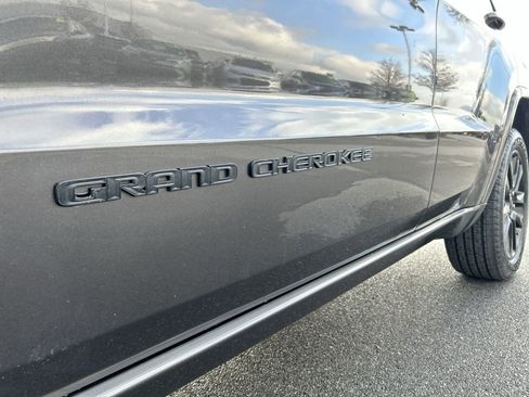 Used 2020 Jeep Grand Cherokee Altitude image 10