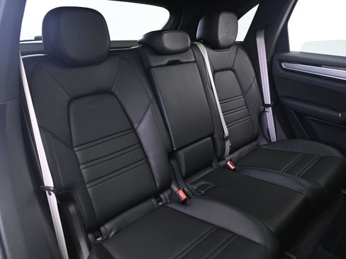 Certified 2023 Porsche Cayenne Platinum Edition AWD/4WD image 19