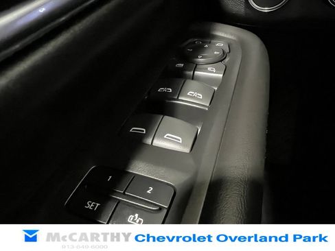 Used 2023 GMC Yukon XL AT4 w/ Technology Package AWD/4WD image 17
