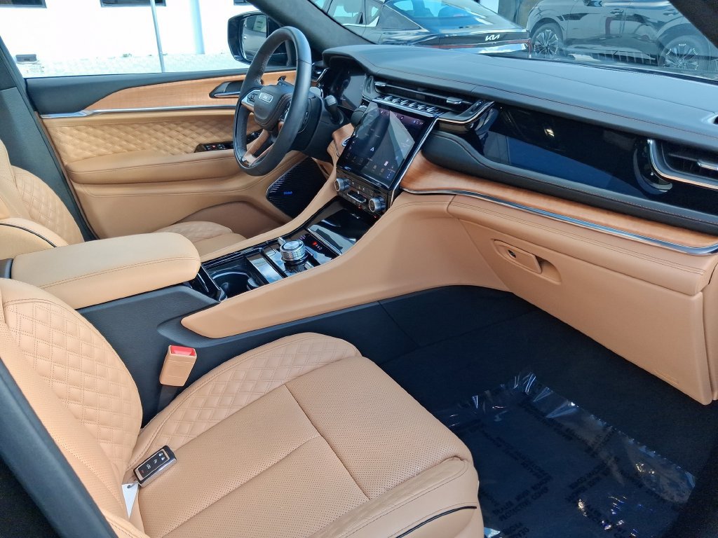 Used 2025 Jeep Grand Cherokee Summit w/ Adv Protech Group IV AWD/4WD image 27