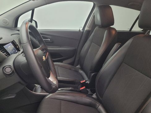 Used 2020 Chevrolet Trax LT w/ LT Convenience Package image 17