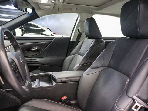 Used 2025 Lexus ES 350 w/ Premium Package FWD image 18