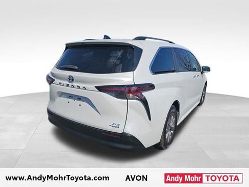 Used 2023 Toyota Sienna XLE image 7