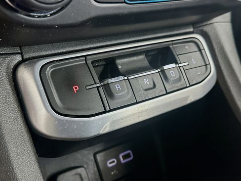 Used 2021 GMC Acadia SLE w/ Driver Convenience Package FWD image 24