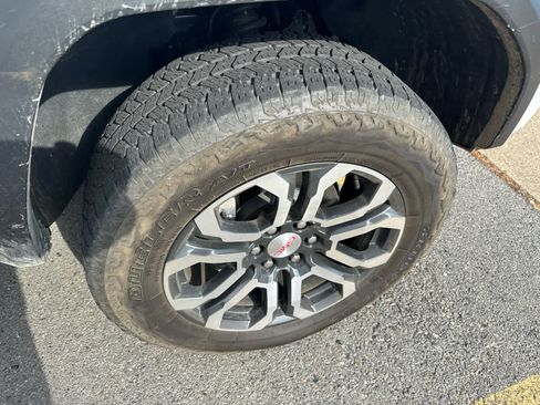 Used 2024 GMC Canyon AT4 w/ AT4 Premium Package image 8