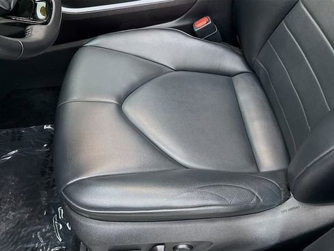 Used 2021 Toyota Highlander XLE image 18