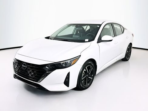 Used 2025 Nissan Sentra SV image 3