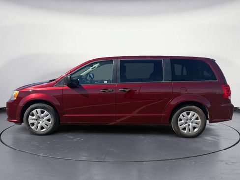 Used 2019 Dodge Grand Caravan SE FWD image 2