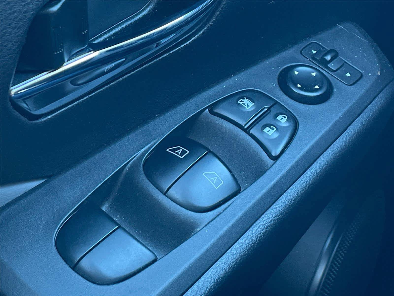 Used 2024 Nissan Kicks SR w/ SR Premium Package FWD image 19
