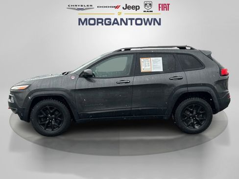 Used 2017 Jeep Cherokee Trailhawk image 8