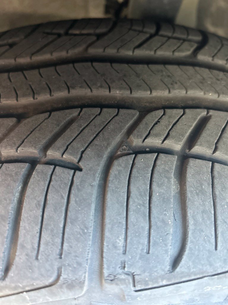 Used 2019 Chrysler Pacifica Limited w/ Advanced Safetytec Group FWD image 3