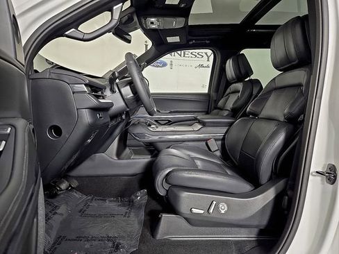 New 2025 Lincoln Navigator L Reserve w/ Jet Appearance Package AWD/4WD image 13