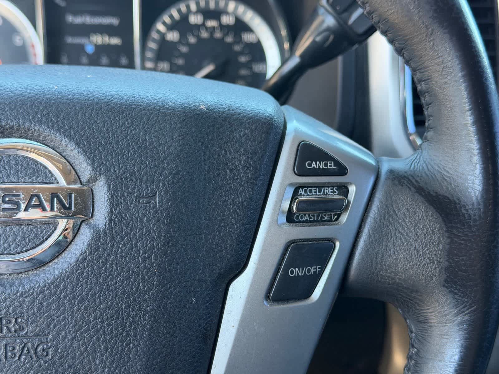 Used 2019 Nissan Titan SV w/ SV Convenience Package RWD image 16