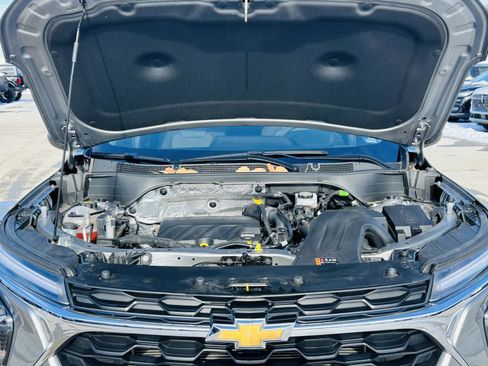 Used 2025 Chevrolet Trax LT image 38