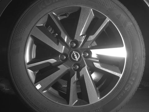 Used 2025 Nissan Versa SV FWD image 11