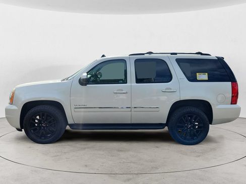 Used 2011 GMC Yukon SLT w/ SLT-2 Equipment Package AWD/4WD image 2