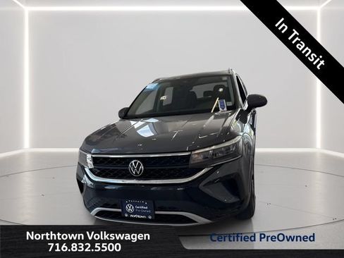 Used 2023 Volkswagen Taos SE AWD/4WD image 3