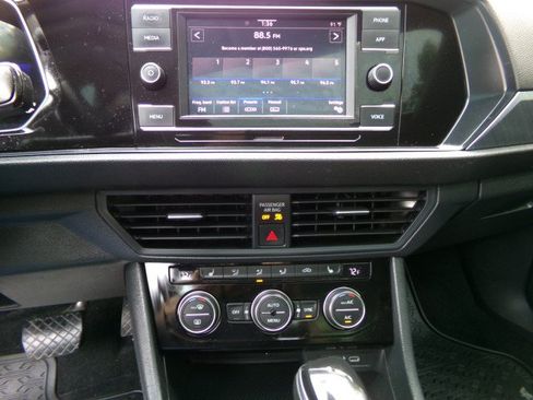 Used 2023 Volkswagen Jetta SE w/ Panoramic Sunroof Package FWD image 14
