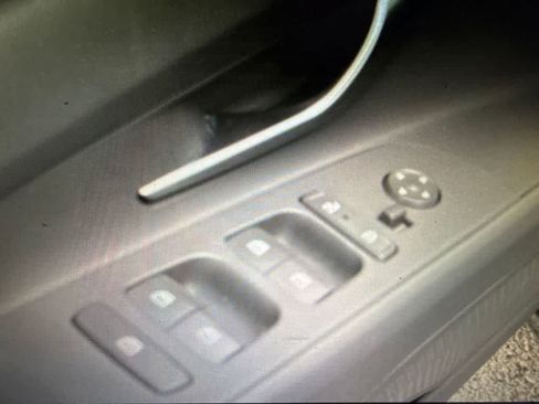 Used 2025 Hyundai Elantra SEL FWD image 11