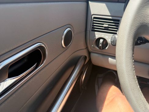 Used 2005 Chrysler Crossfire Limited RWD image 28