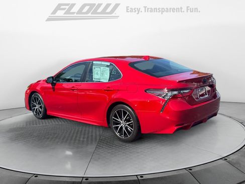 Used 2021 Toyota Camry SE FWD image 6