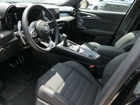 Used 2025 Alfa Romeo Tonale w/ Premium Package AWD/4WD image 9