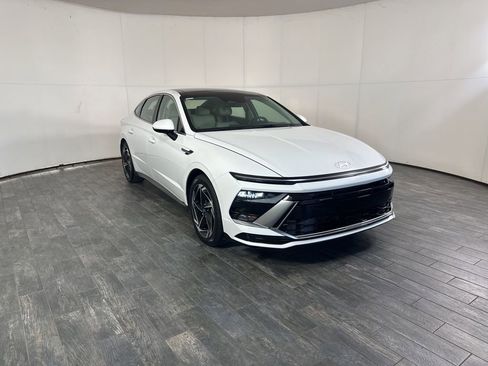 Used 2024 Hyundai Sonata SEL w/ Convenience Package image 3