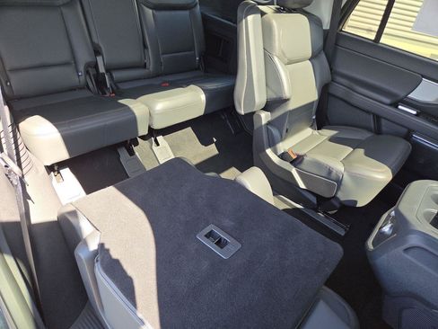 Used 2025 Ford Expedition Active AWD/4WD image 20