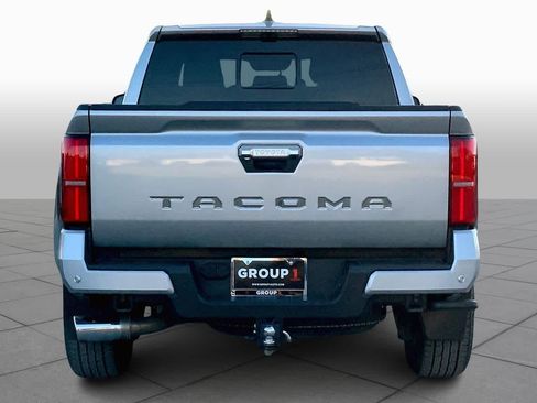 Used 2025 Toyota Tacoma Limited image 4