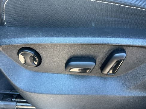 Used 2025 Volkswagen Atlas Cross Sport SE image 23