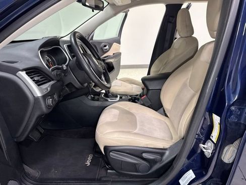 Used 2016 Jeep Cherokee Sport AWD/4WD image 10