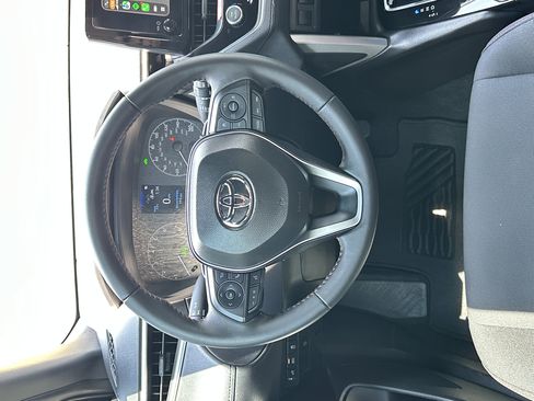 Used 2025 Toyota Corolla Cross AWD Hybrid image 27