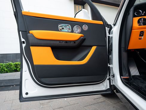 Used 2025 Rolls-Royce Cullinan image 8