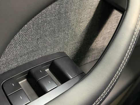 Used 2023 Tesla Model X image 28