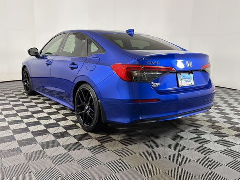 Used 2023 Honda Civic Sport image 2