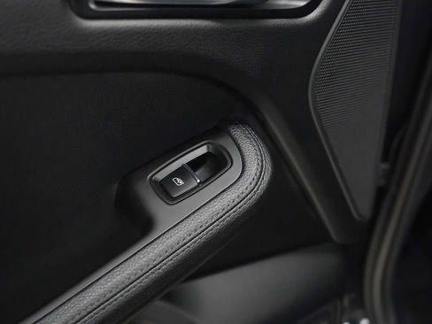 Used 2024 Porsche Macan image 16