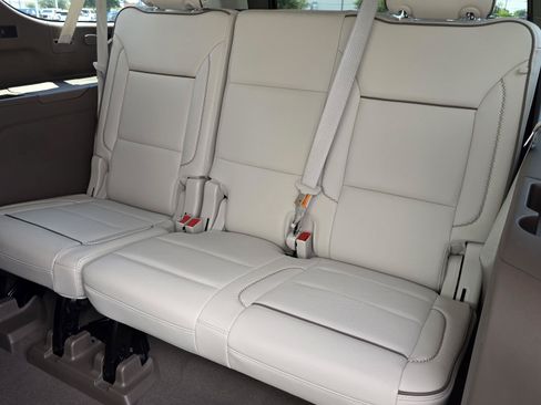 Used 2023 GMC Yukon XL Denali RWD image 24