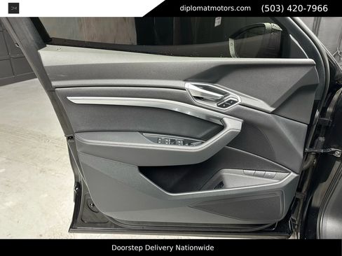 Used 2021 Audi e-tron Premium w/ Convenience Plus Package image 25