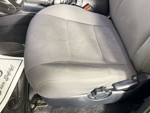 Used 2017 Toyota Tacoma TRD Sport AWD/4WD image 19
