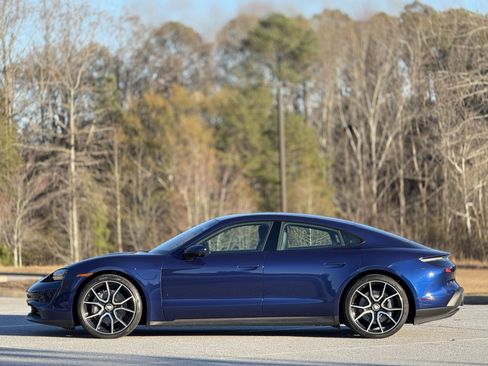 Used 2022 Porsche Taycan image 8