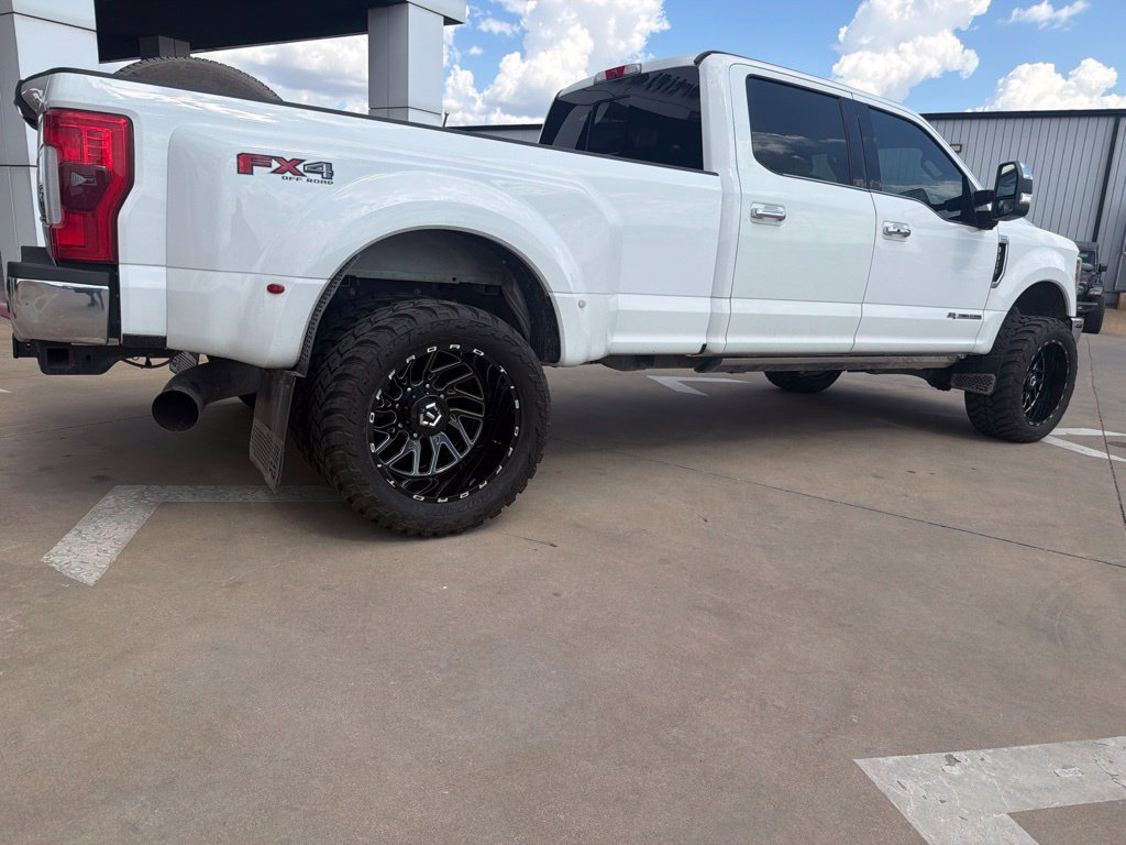 Used 2017 Ford F350 King Ranch w/ King Ranch Ultimate Package AWD/4WD image 3